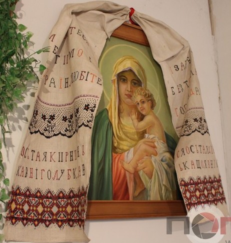 ось тая криничинька що голуб купався любітеся брати мої