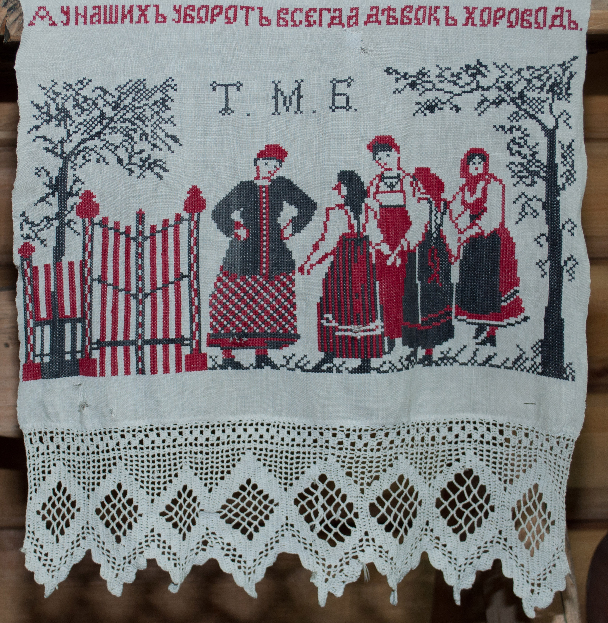 А У НАШИХ У ВОРОТ