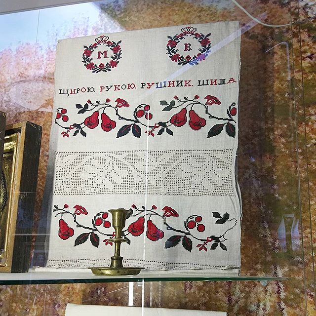 щирою рукою рушник шила