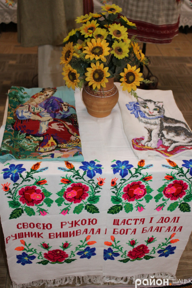 11 СВОЄЮ РУКОЮ РУШНИК ВИШИВАЛА ЩАСТЯ І ДОЛІ У БОГА БЛАГАЛА